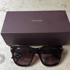 Tom Ford Black Oversized sunglasses Beatrice Havana TF613